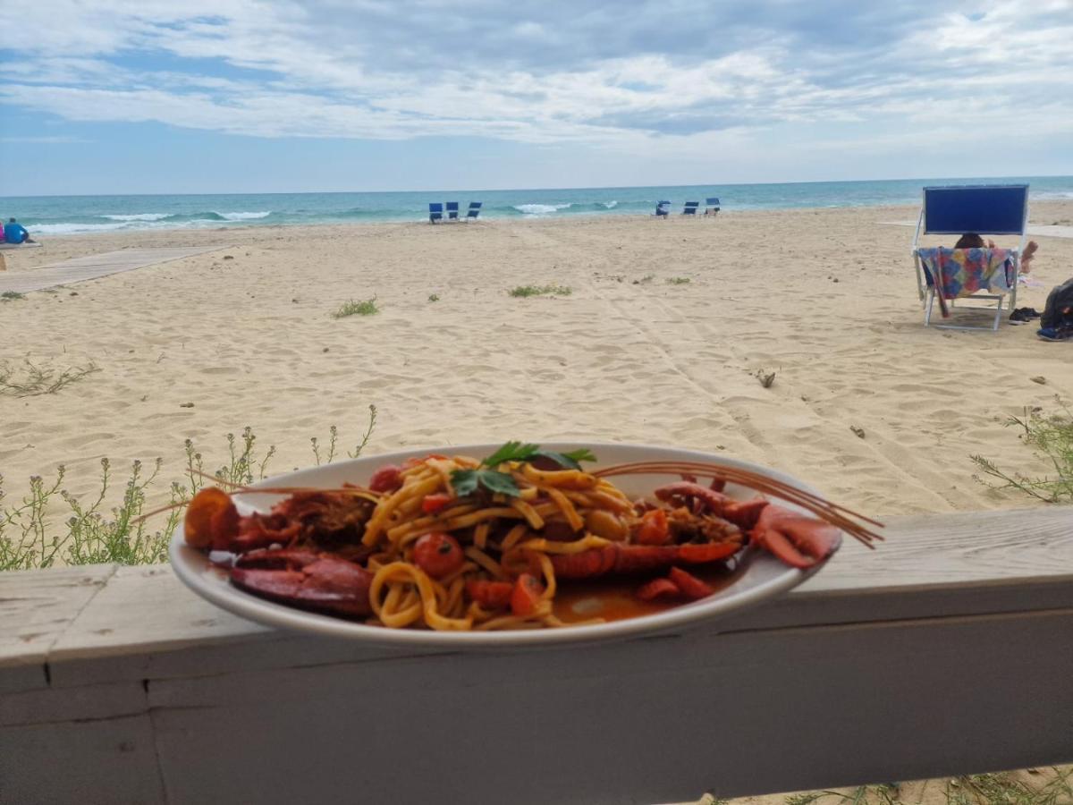 Villa Ticia A 100 Metri Dalla Spiaggia Con Parcheggio Privato Lido Marini Esterno foto